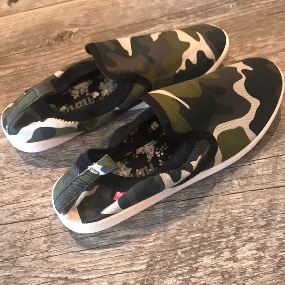 Dimmi Push in Camo Sneakers
